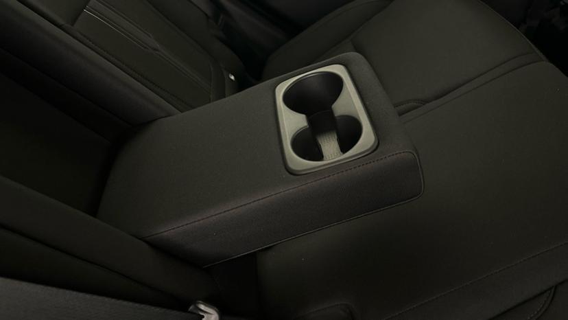 Rear Armrest/ Cup Holder