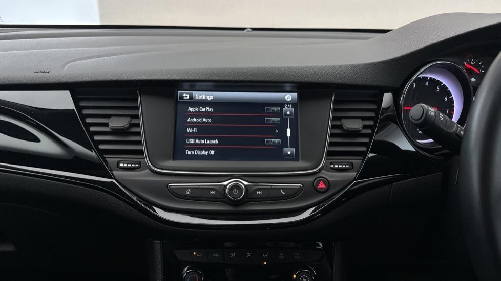 Apple CarPlay / Android Auto 