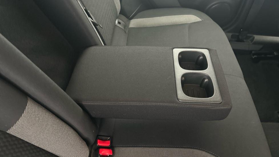 Rear Armrest/ Cup Holder