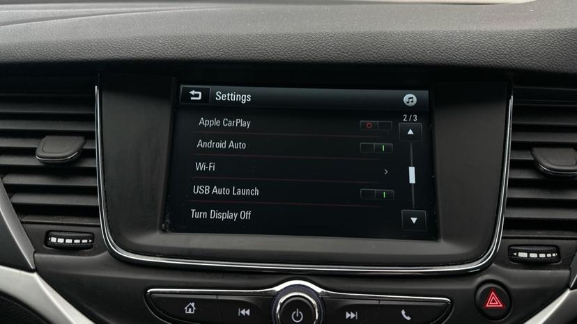 Apple CarPlay / Android Auto 