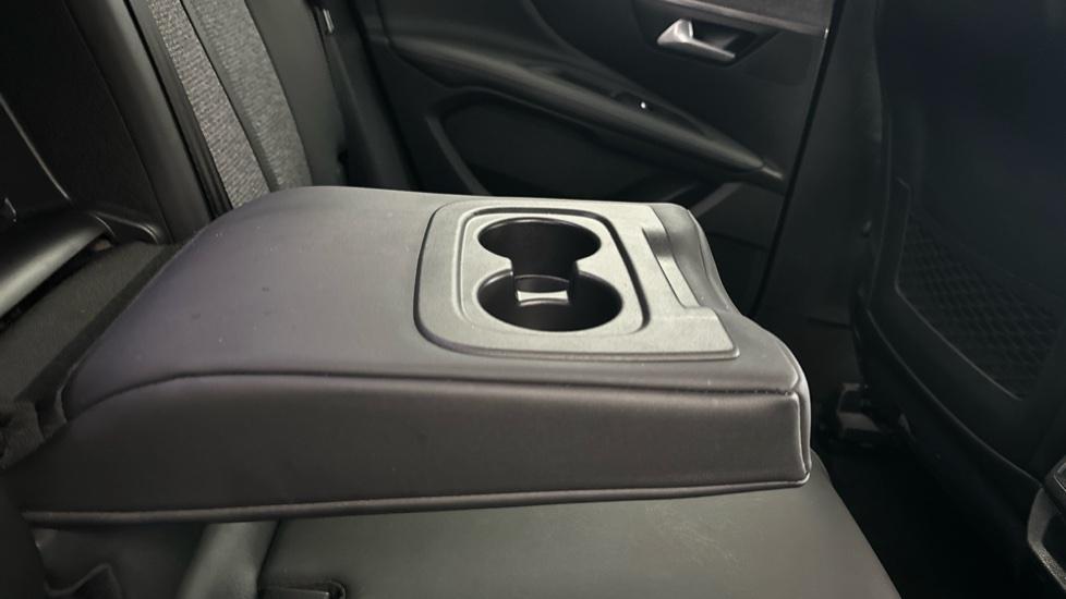 Rear Armrest/ Cup Holder