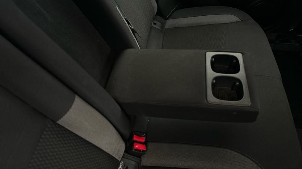 Rear Armrest/ Cup Holder