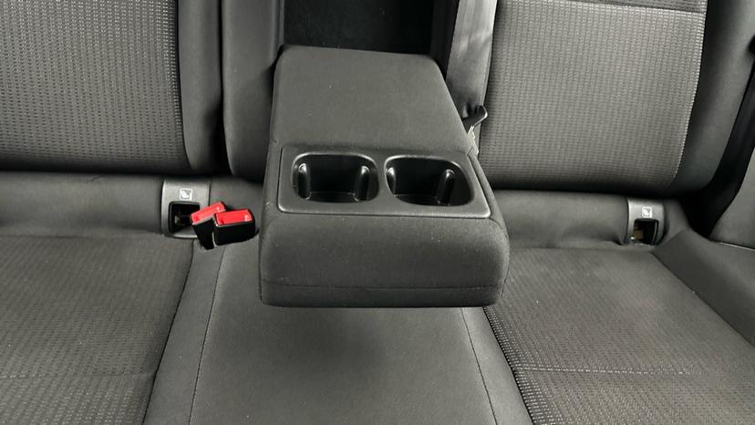 Rear Armrest/ Cup Holder