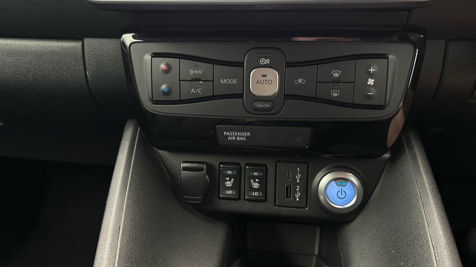 Air Conditioning /Heated Seats 