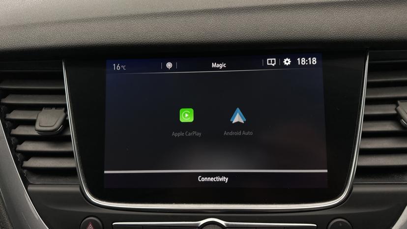 Apple CarPlay/Android Auto 