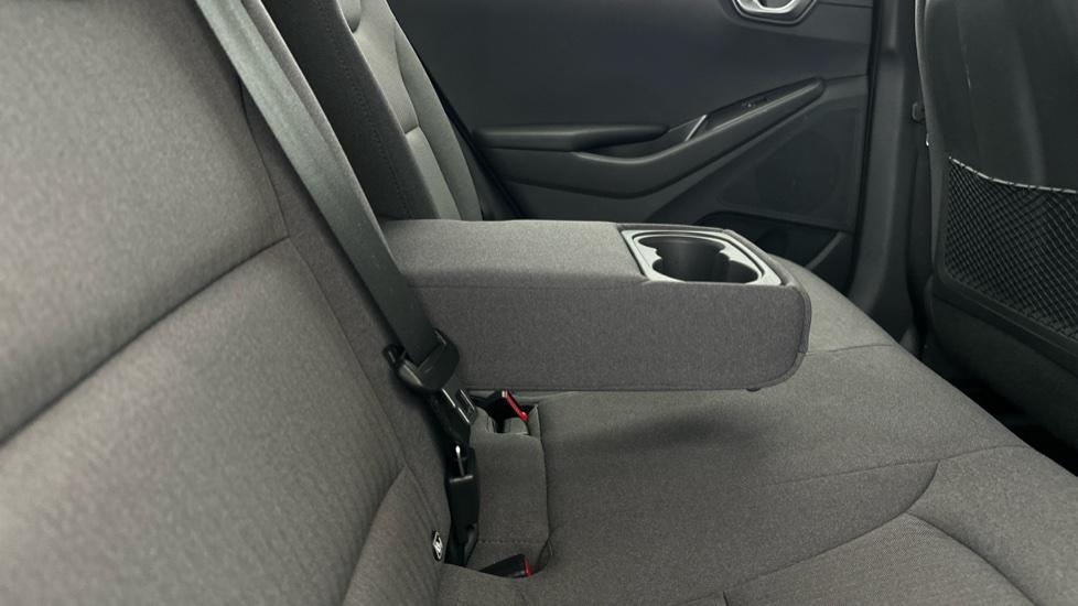 Rear Armrest/ Cup Holder