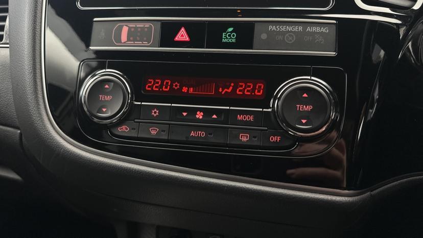 Dual Climate Control / Air Conditioning 