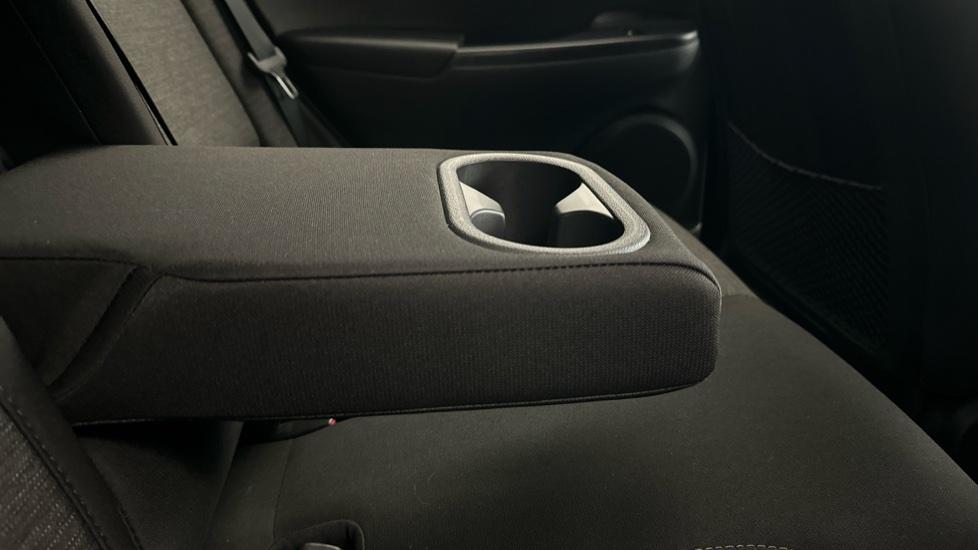 Rear Armrest/ Cup Holder