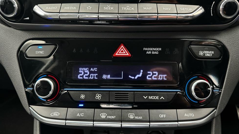 Dual Climate Control  / Air Conditioning 