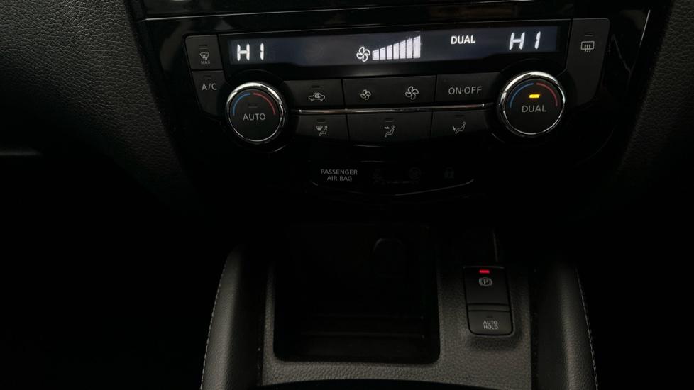 Air Conditioning /Dual Climate Control /Electric Park Brake 