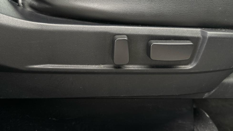 Rear Armrest/ Cup Holder