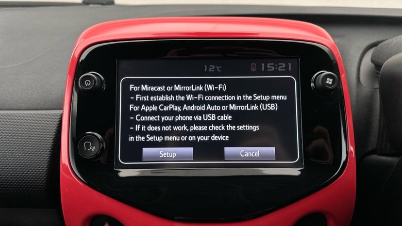 Apple CarPlay / Android Auto 