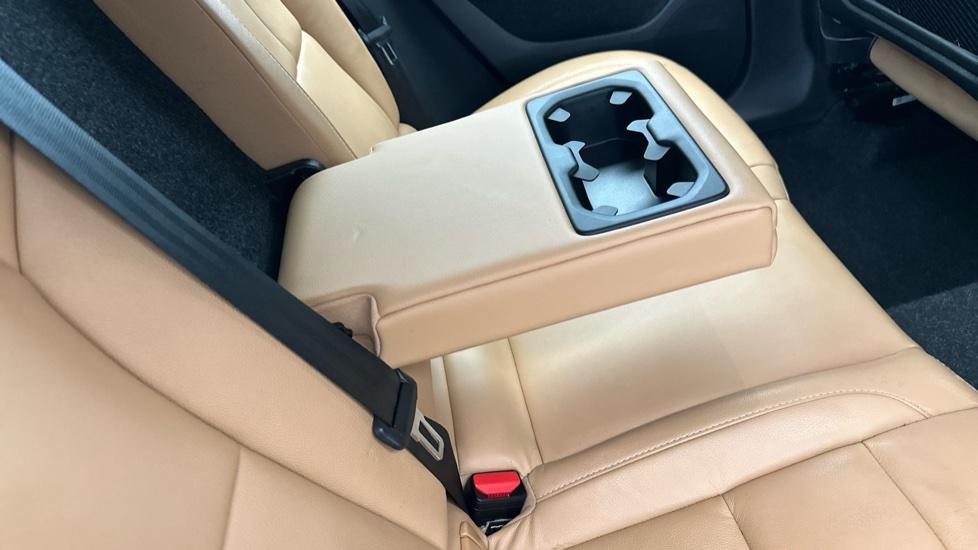 Rear Armrest/ Cup Holder