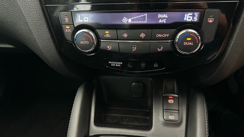 Air Conditioning /Dual Climate Control /Electric Park Brake 