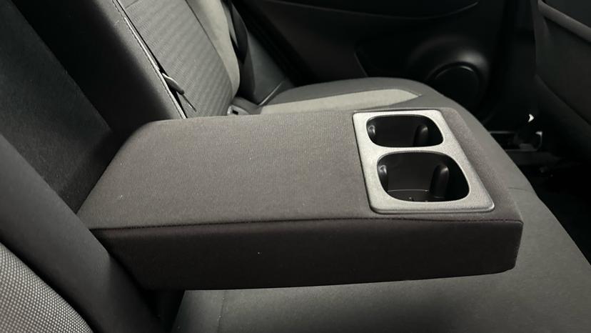 Rear Armrest/ Cup Holder