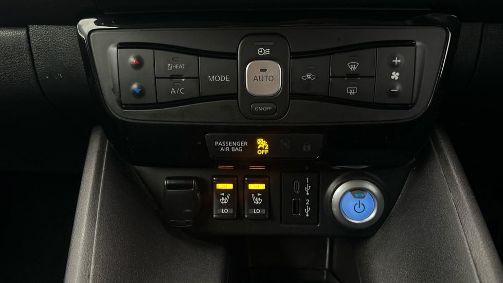 Air Conditioning /Dual Climate Control /Heated Seats 