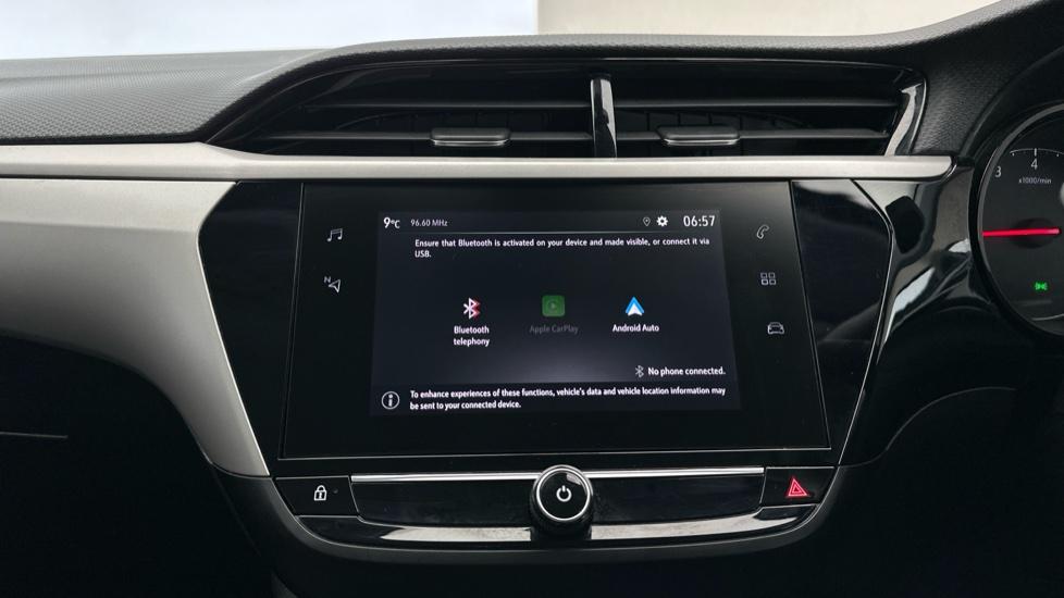 Bluetooth / Apple CarPlay / Android Auto 