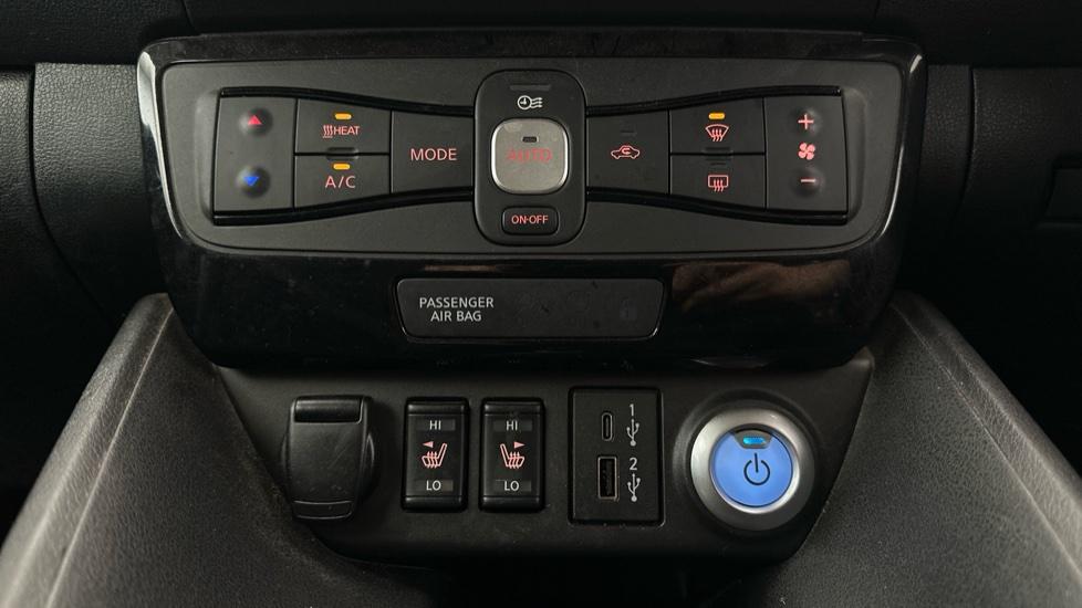 Air Conditioning / Heated Seats 