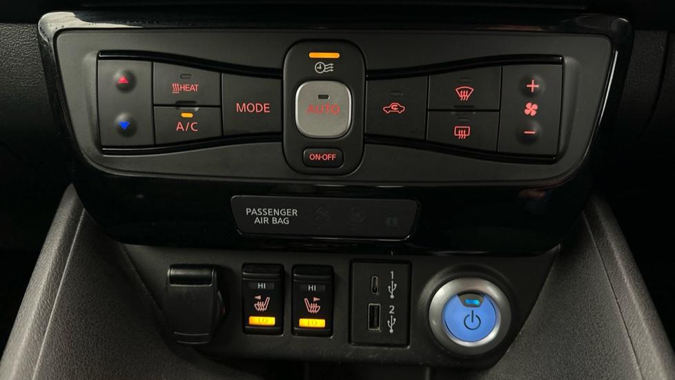 Air Conditioning  / Heated Seats 