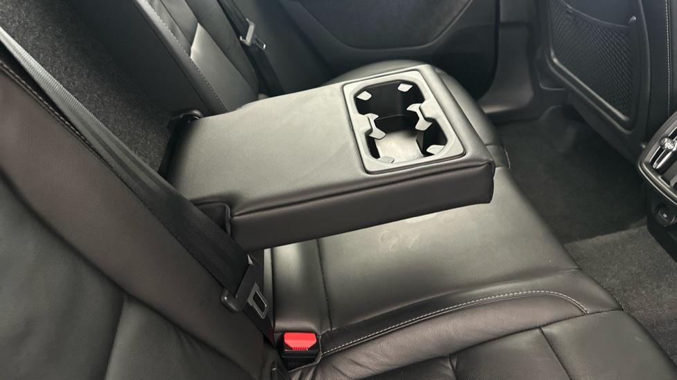 Rear Armrest/ Cup Holder