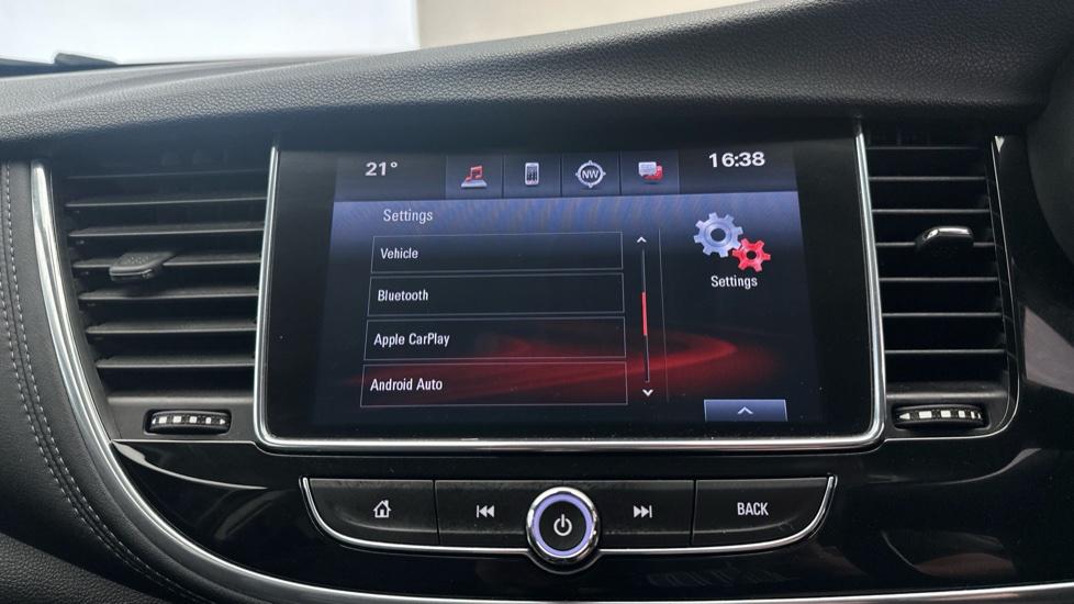 Apple Car Play & Android Auto