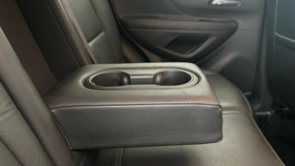 Rear Armrest/ Cup Holder