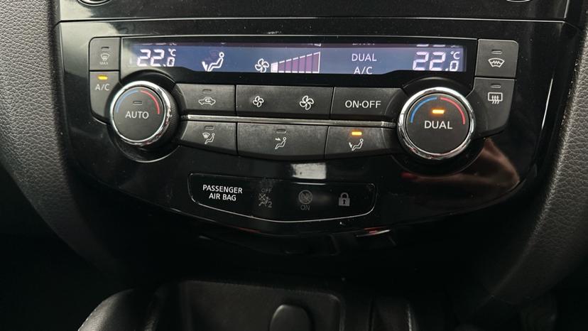 Dual Climate Control  / Air Conditioning 