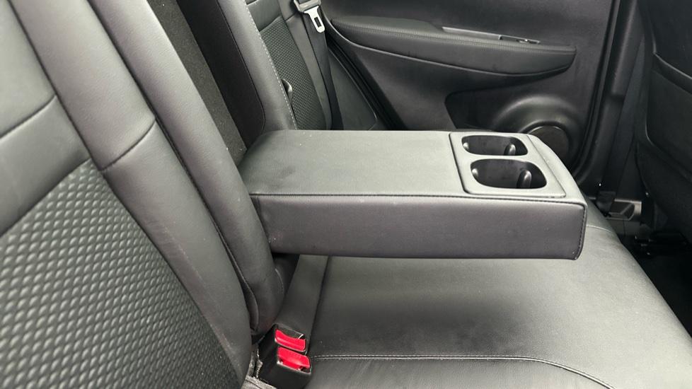 Rear Armrest/ Cup Holder