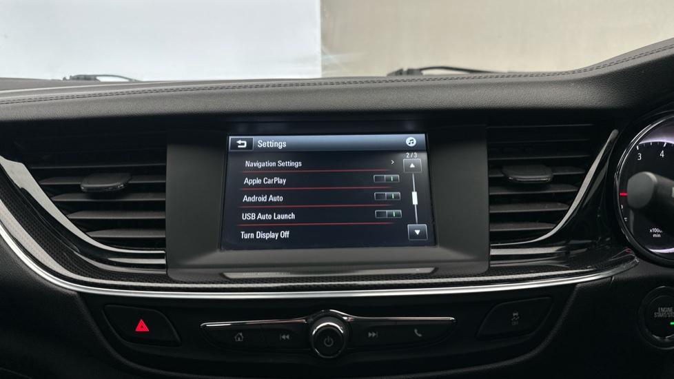 Apple Car Play & Android Auto