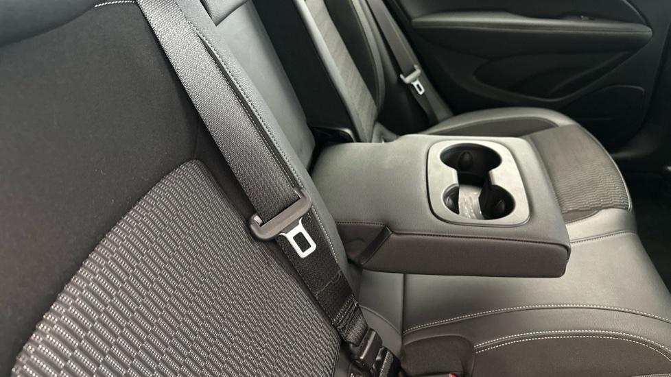 Rear Armrest/ Cup Holder