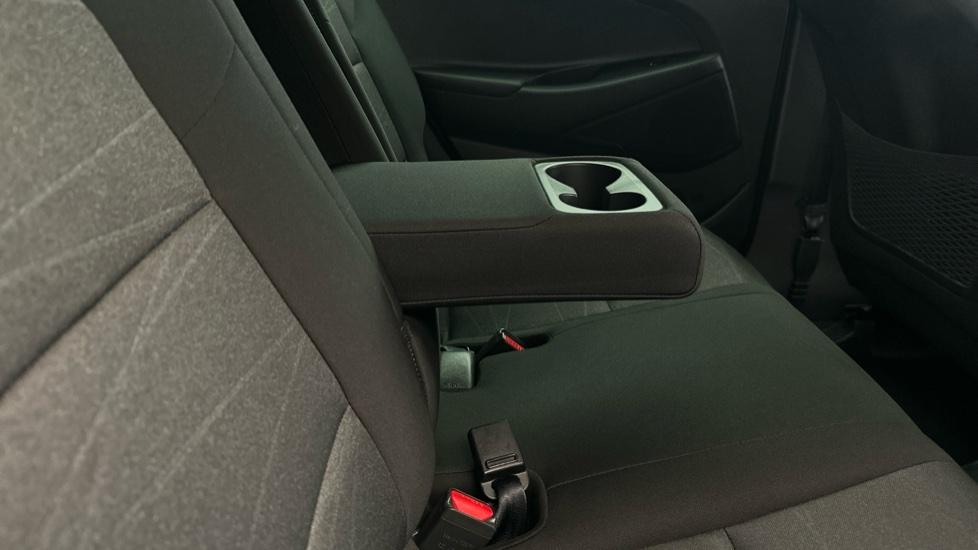 Rear Armrest/ Cup Holder