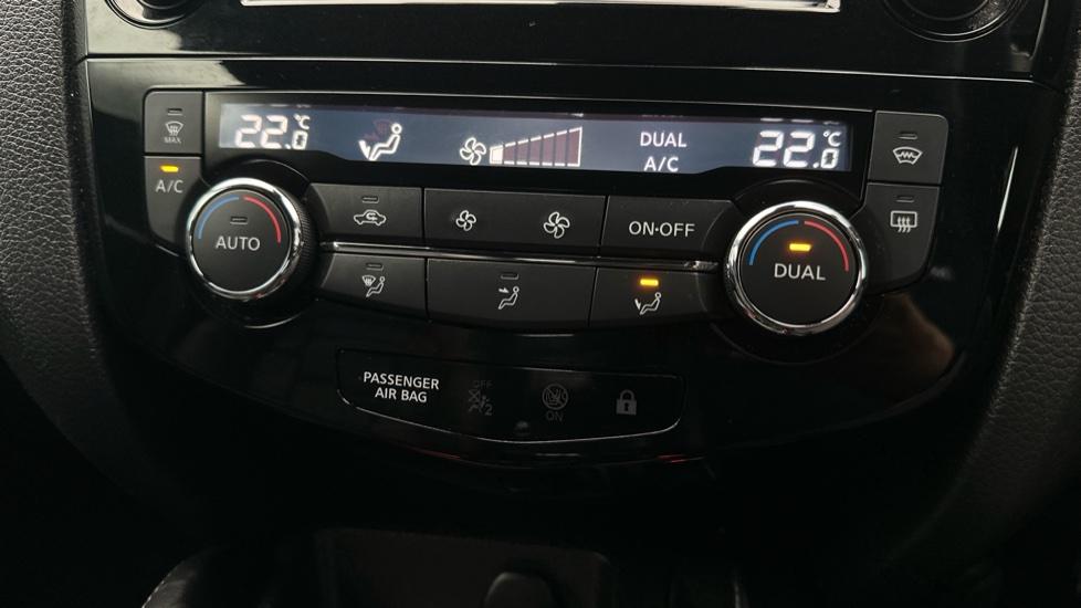 Dual Climate Control  / Air Conditioning 