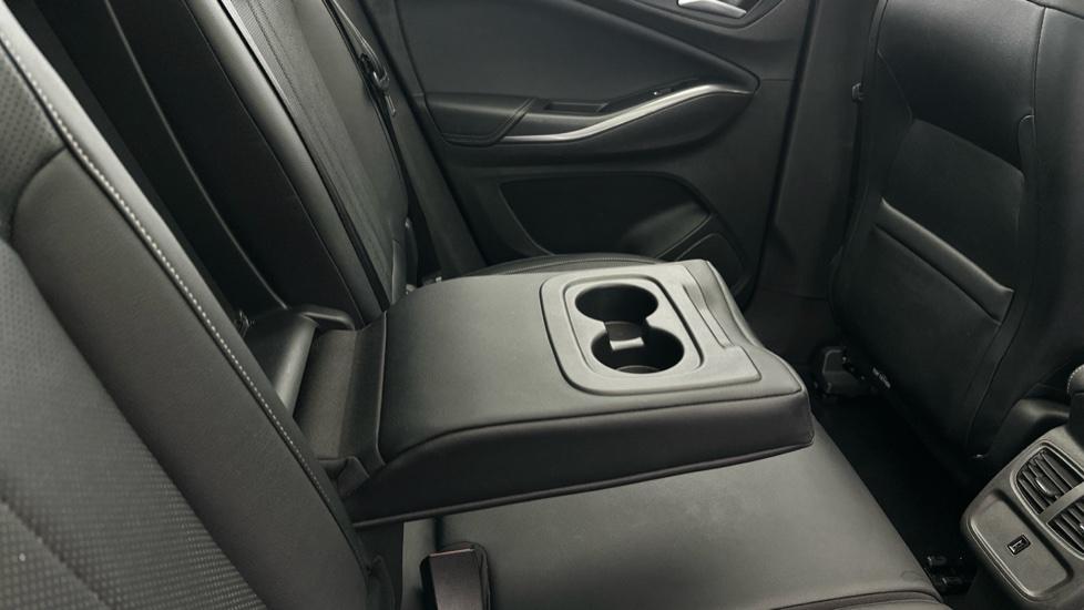 Rear Armrest/ Cup Holder