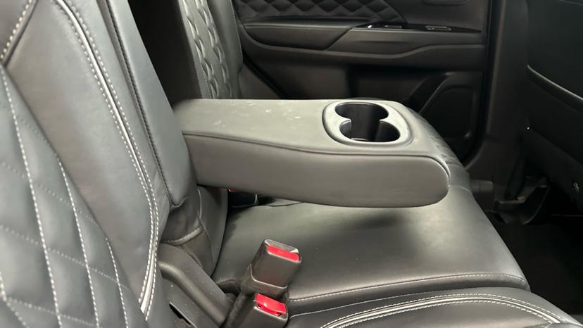 Rear Armrest/ Cup Holder