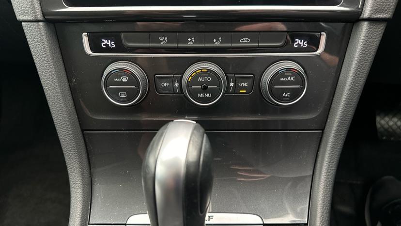 Dual Climate Control / Air Conditioning 