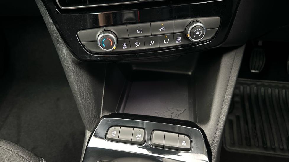 Lane Assist /Auto Stop/Start /Air Conditioning 