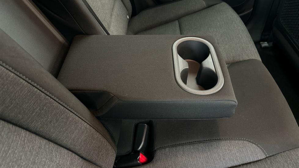 Rear Armrest/ Cup Holder