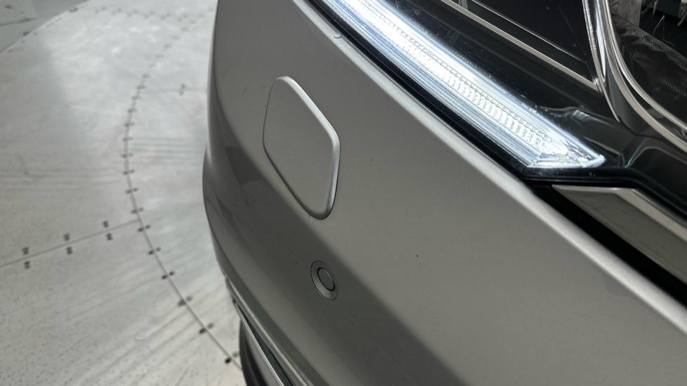 Front Parking Sensors /Headlight Washers 