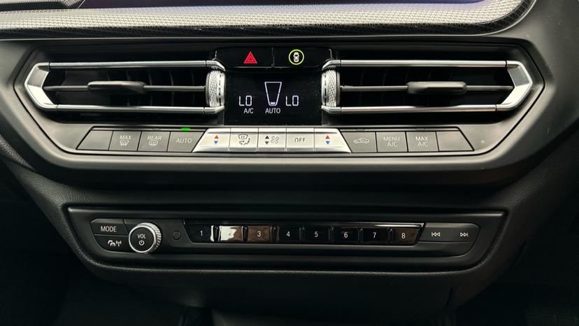 Air Conditioning /Dual Climate Control 