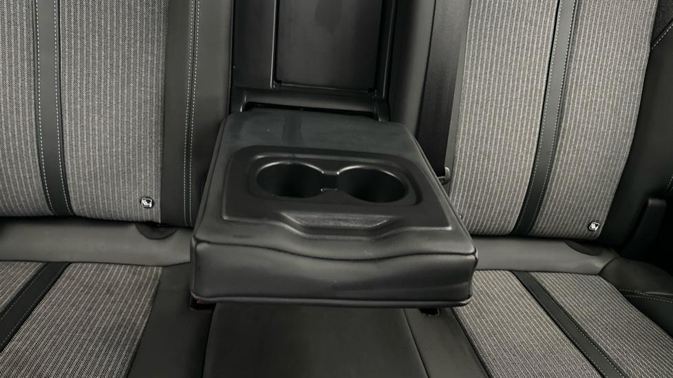 Rear Armrest/ Cup Holder