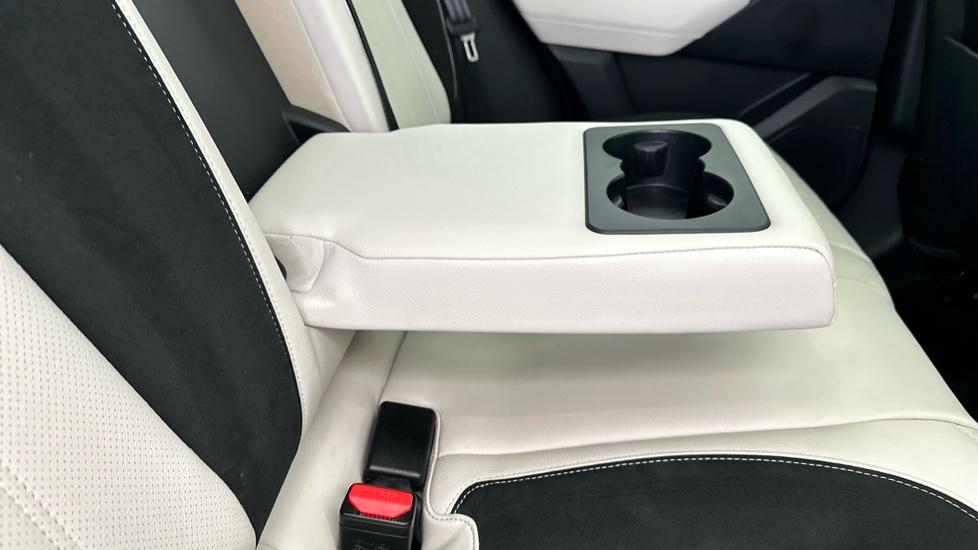 Rear Armrest/ Cup Holder