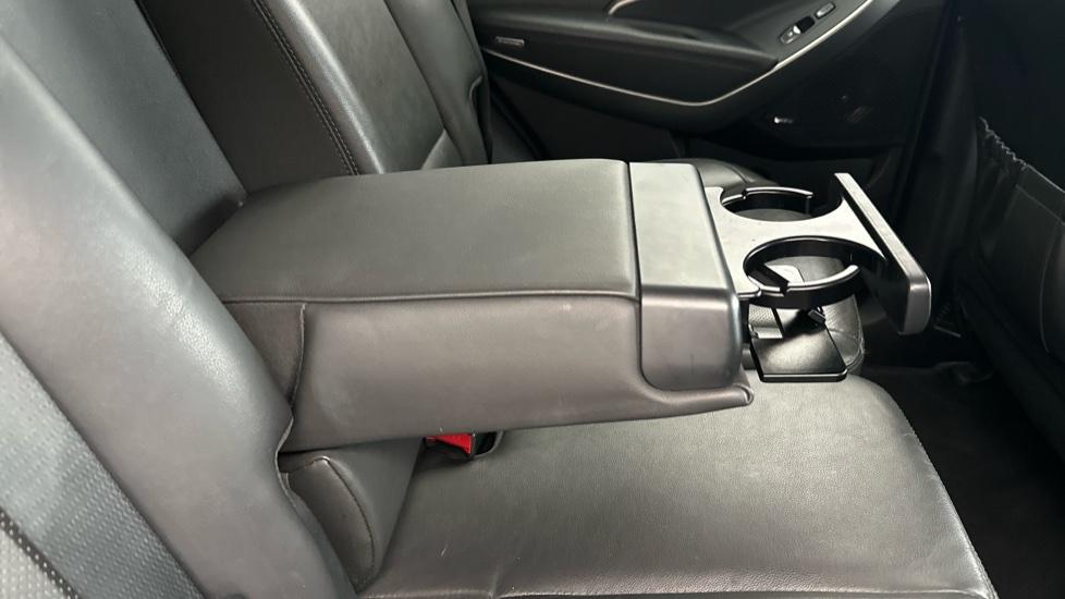 Rear Armrest/ Cup Holder