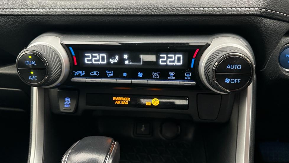 Dual Climate Control  / Air Conditioning 