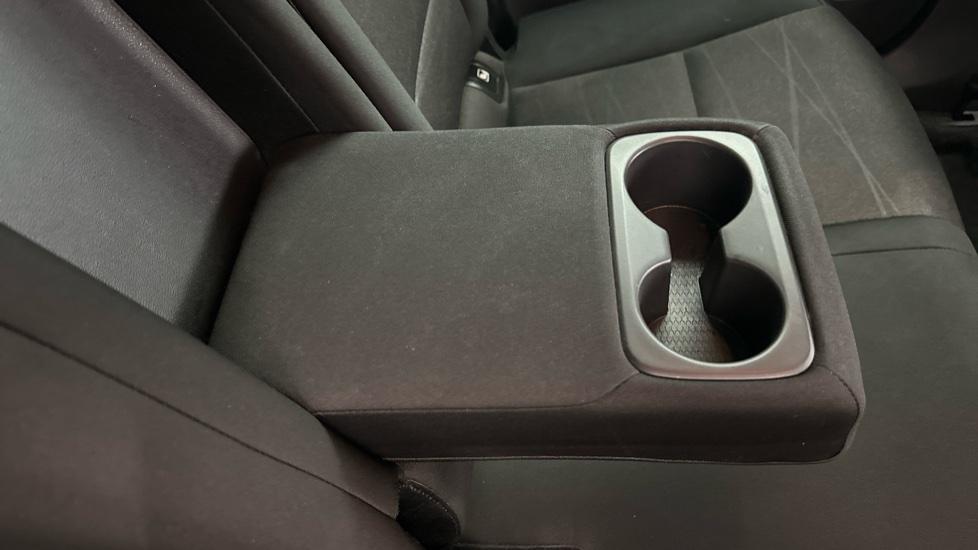 Rear Armrest/ Cup Holder