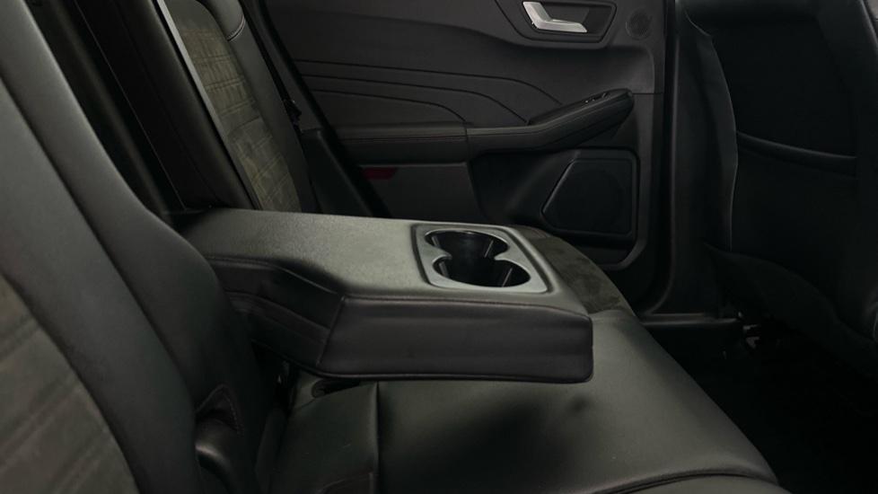 Rear Armrest/ Cup Holder