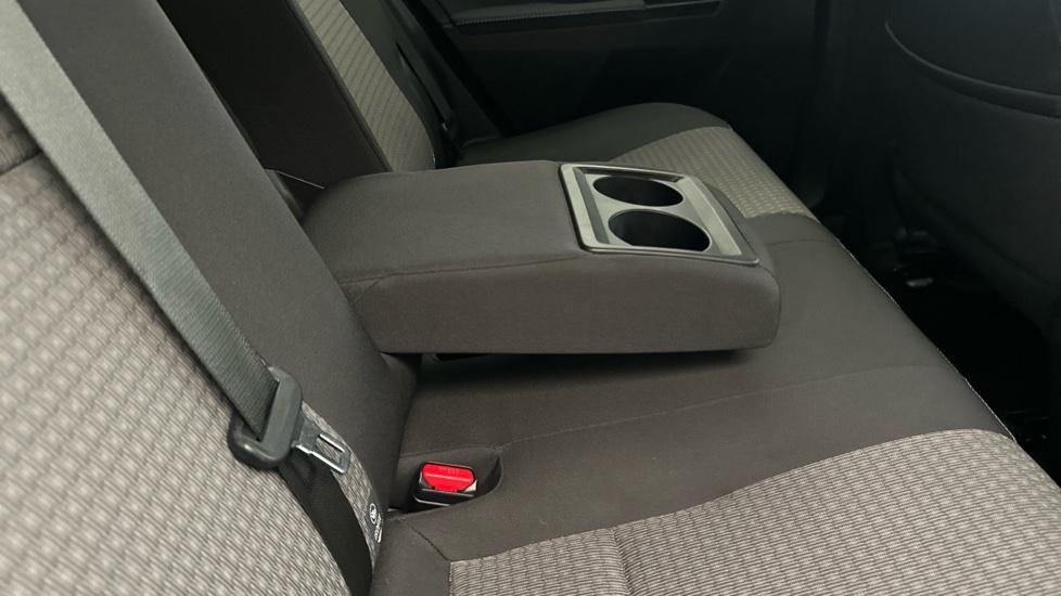 Rear Armrest/ Cup Holder