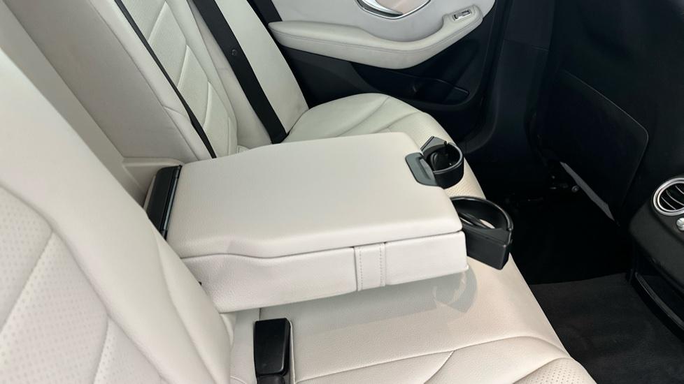 Rear Armrest/ Cup Holder