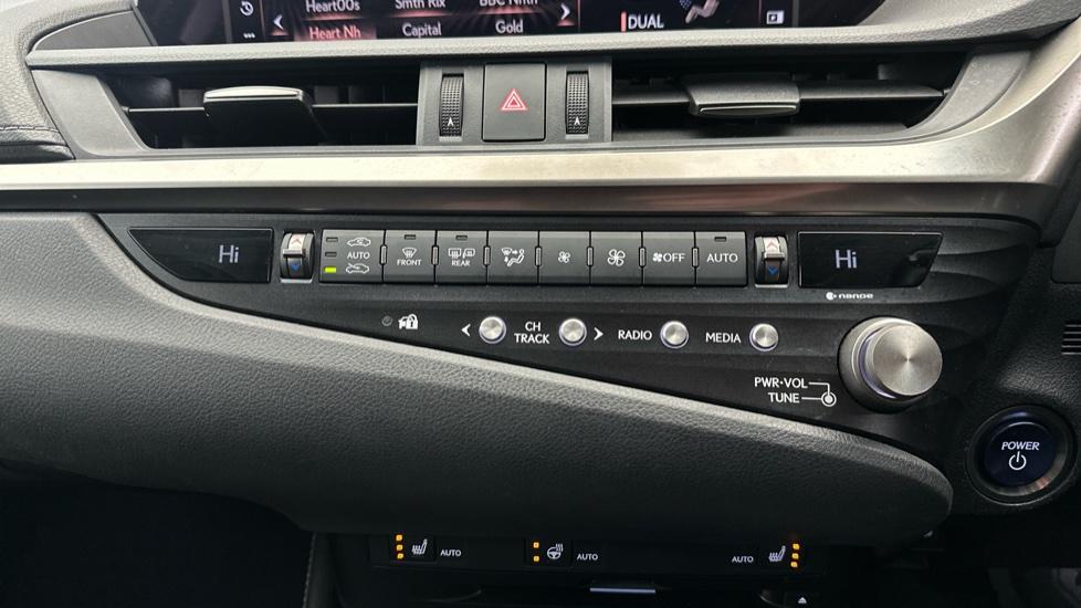 Dual Climate Control / Air Conditioning 