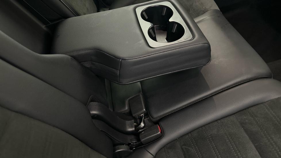 Rear Armrest/ Cup Holder