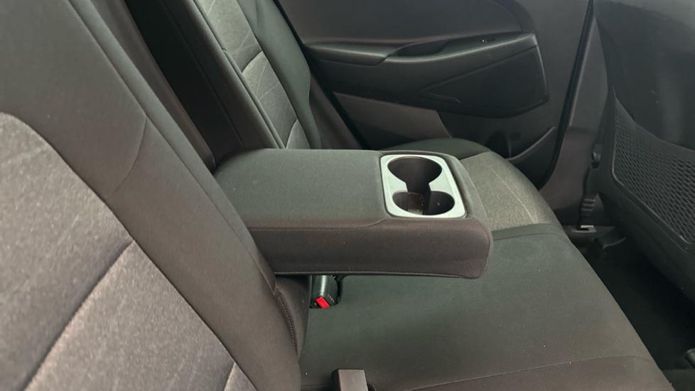 Rear Armrest/ Cup Holder